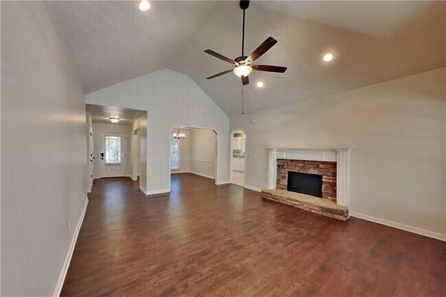 Building Photo - 339 Warrenton Dr