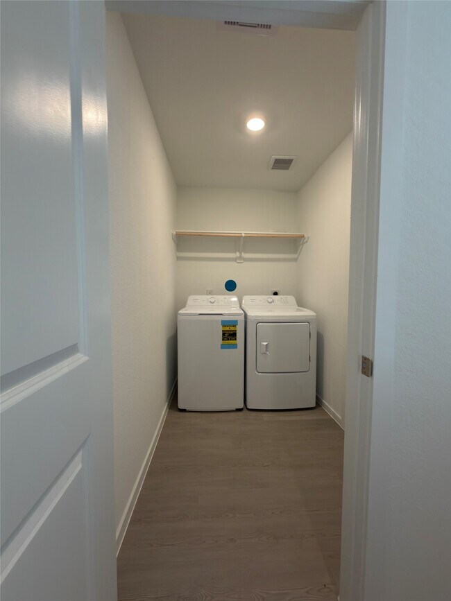 Building Photo - 1515 Golden Iris Dr