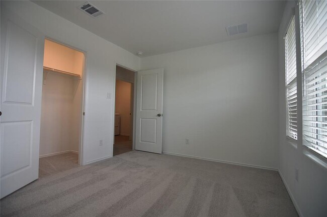 Building Photo - 373 Keefer