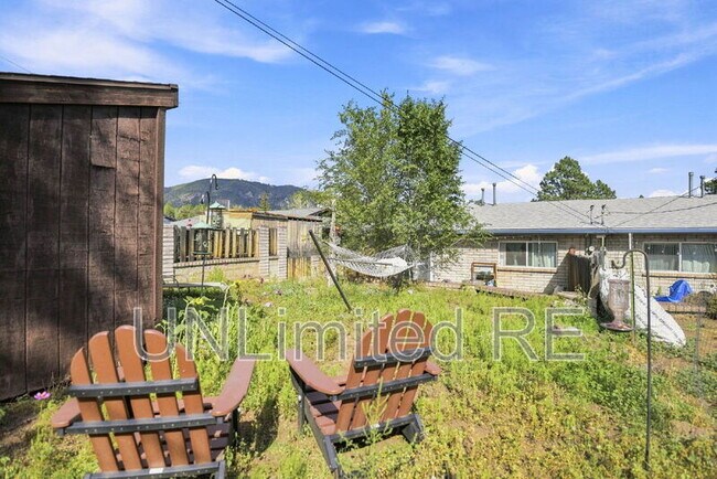 Building Photo - 1811 N Meadow Lark Dr