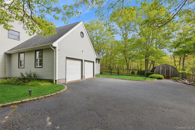 Building Photo - 2 Red Creek Cir