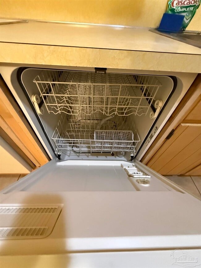 Building Photo - 1469 E Johnson Ave