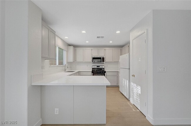 Building Photo - 2431 Lilac Cove St