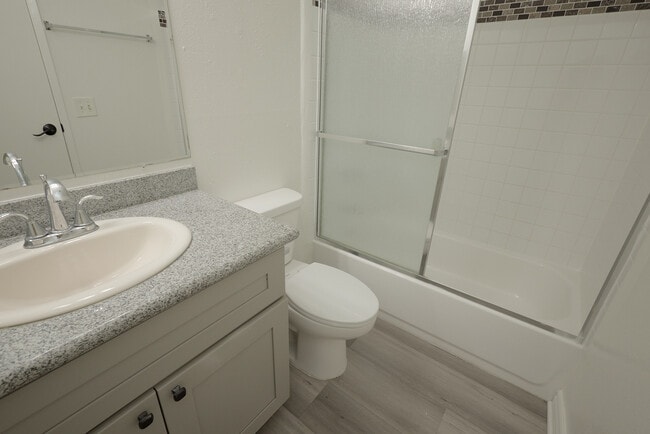 Building Photo - 943 Elden Ave