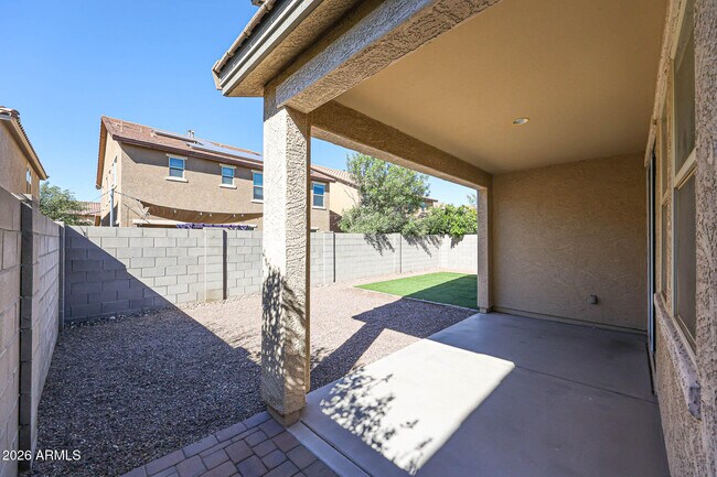 Building Photo - 12041 W Cottontail Ln