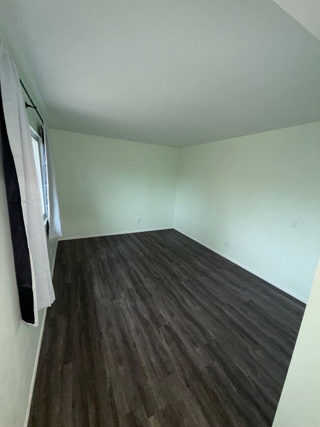 Building Photo - Ready for you to move into!  Call 714-215-...