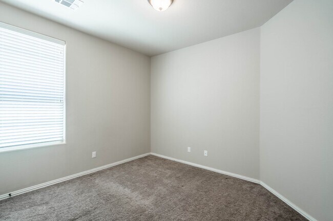 Building Photo - 6969 King Ranch Rd