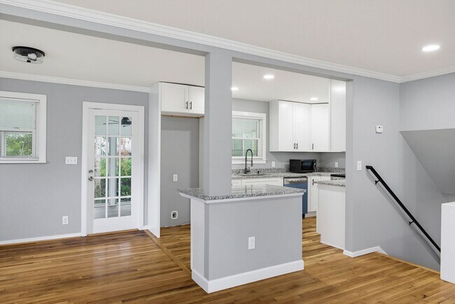 Building Photo - Fantastic Renovation in Smyrna!