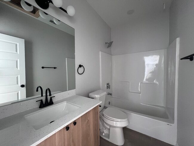 Building Photo - 2900 S Links Dr