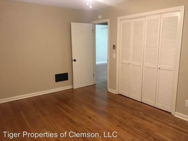 Building Photo - 218 Cochran Rd