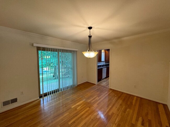Building Photo - Spacious 4 Bed 3 Bath Home With Fully Fenc...