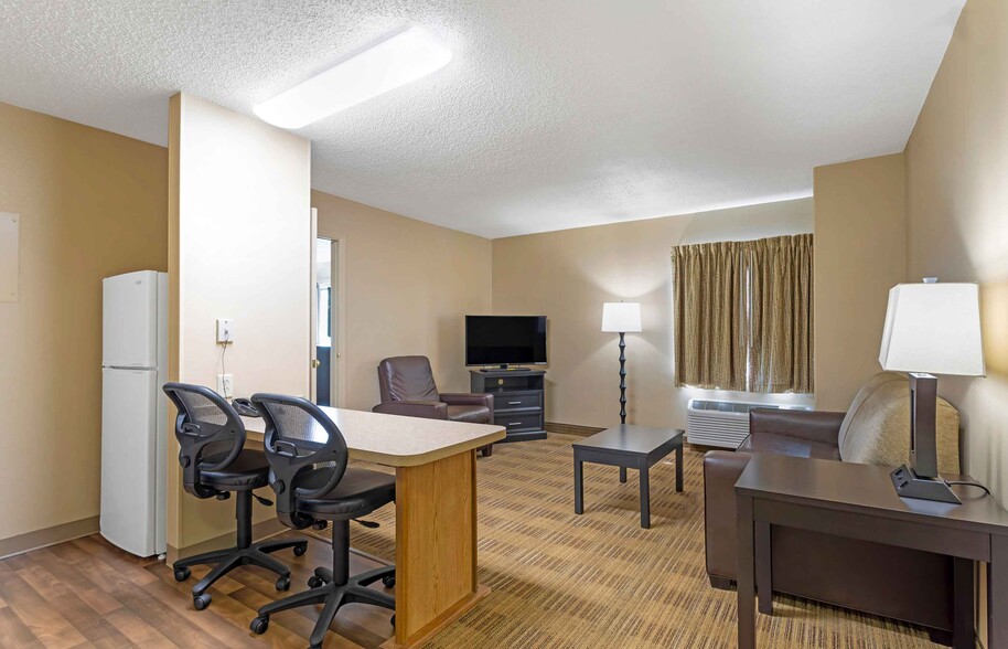 Building Photo - Furnished Studio-Cincinnati - Blue Ash - R...