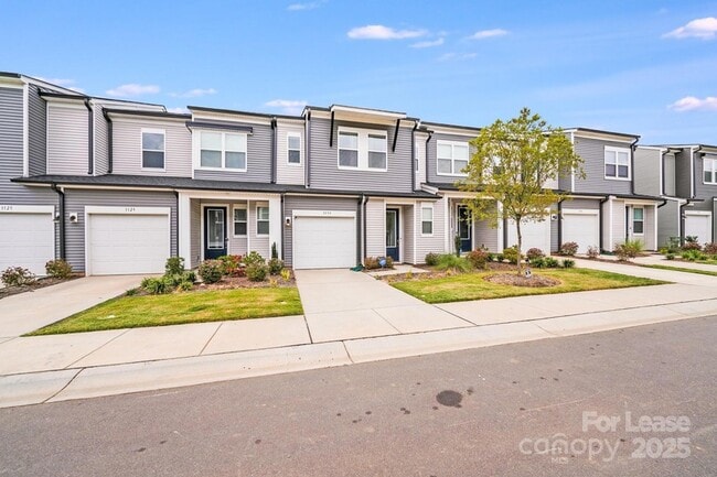 Building Photo - 3133 Hutton Gdns Ln