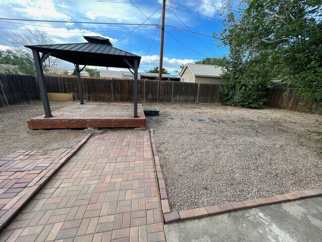 Building Photo - Charming NE Heights 3 Bedroom 2 Bath
