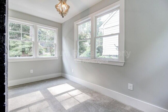 Building Photo - 1104 Rosedale Rd NE