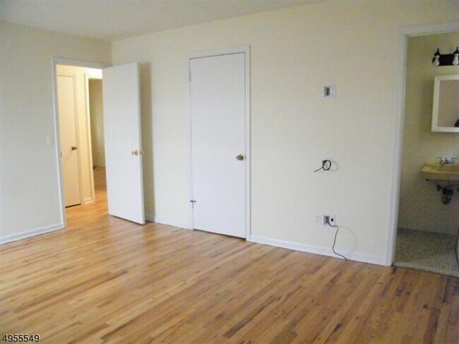 Building Photo - 65 Wolf Pl