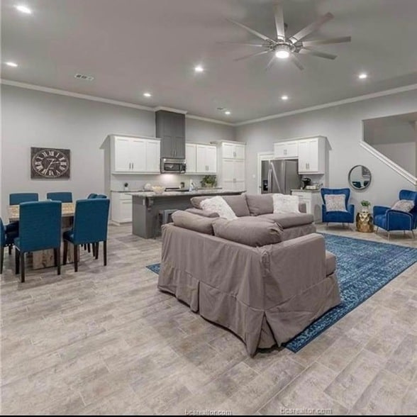 Building Photo - 3635 Kenyon Dr