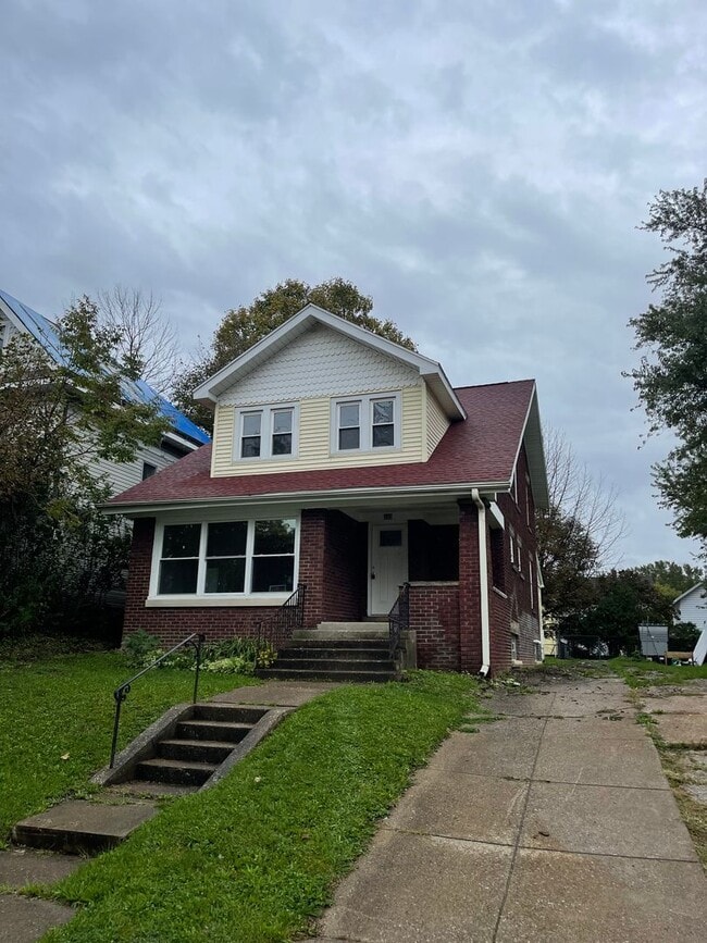 Building Photo - Completely Remodeled 3 Bedroom House