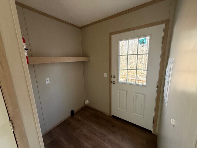 Building Photo - 9 Glade view -