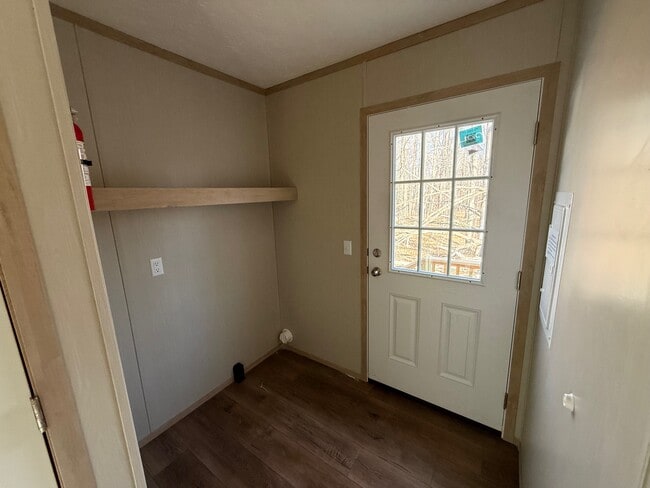 Building Photo - 9 Gladeview