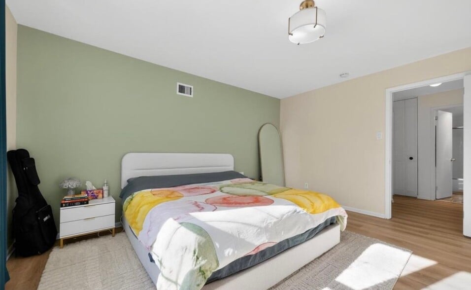 Building Photo - 419 Drummers Ln