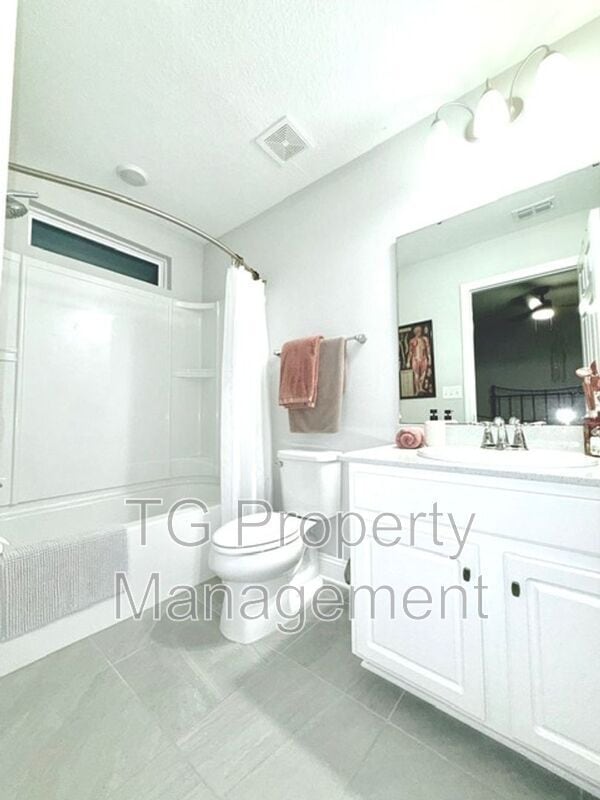 Building Photo - 13968 Molina Dr