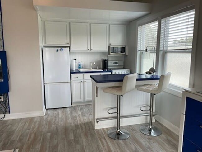 Building Photo - Studio Apartment located in the heart of M...