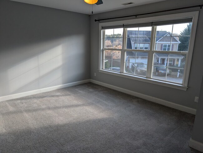 Building Photo - 6 Maxim Ct