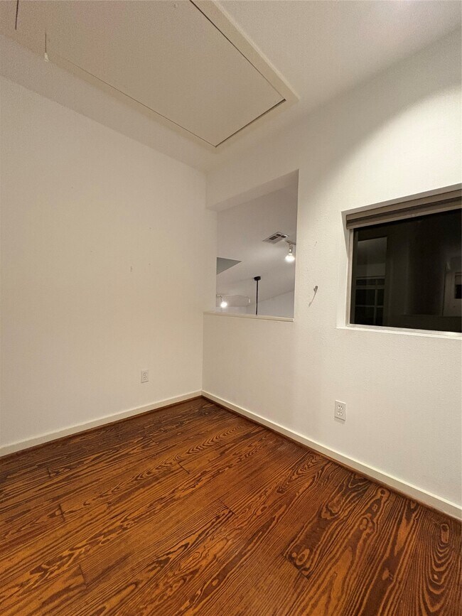 Building Photo - 2918 Commerce St