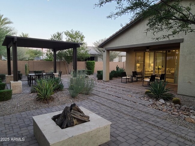 Building Photo - 1666 E Lee Dr