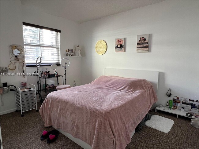 Building Photo - 185 SE 14th Terrace