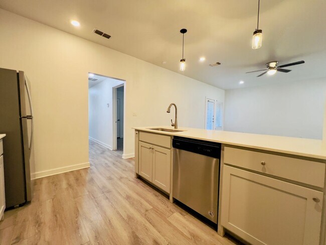 Building Photo - PRE-LEASING FOR JUNE OR JULY! Spacious 3-Bedroom Townhouse Near Texas Tech