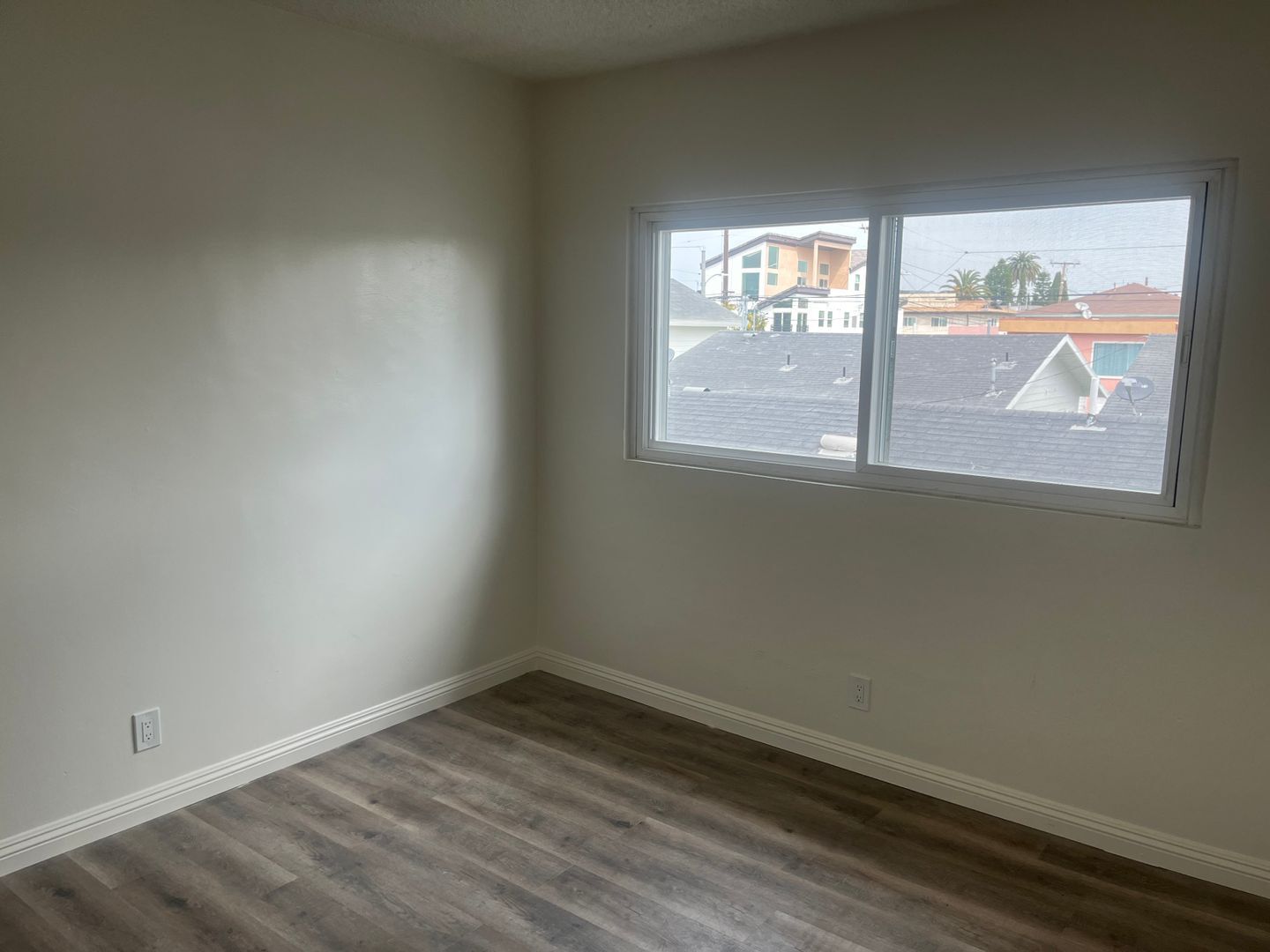 Building Photo - 709 S Flower St