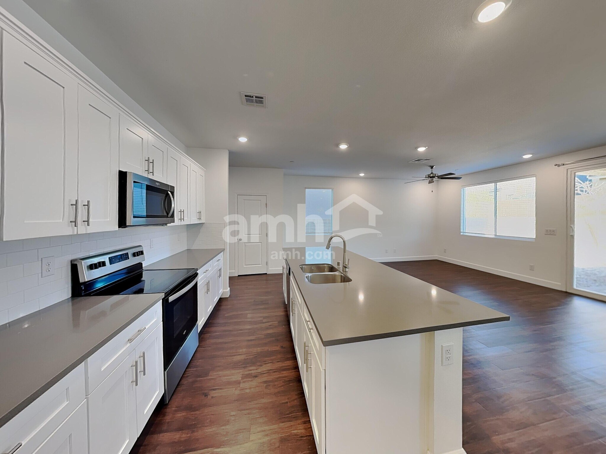 Building Photo - 642 N Water St