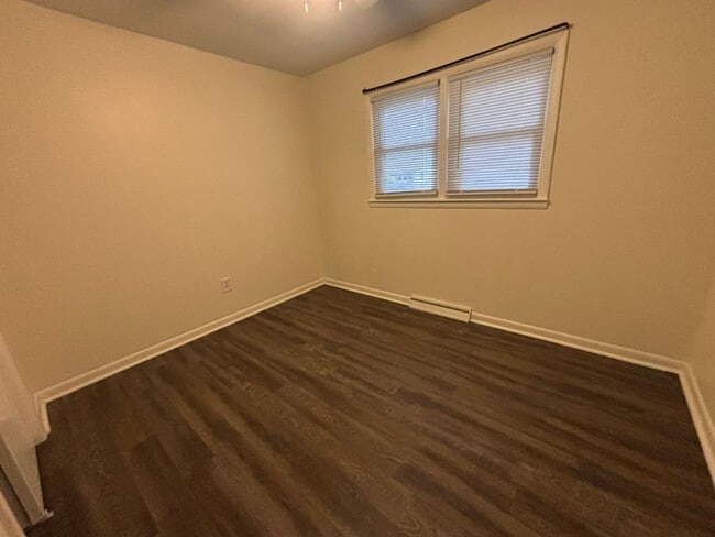 Building Photo - 1010 Larkin Dr