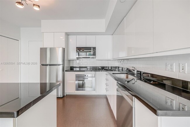 Building Photo - 92 SW 3rd St