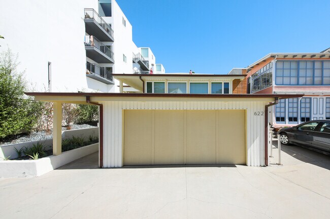Building Photo - 622 Esplanade