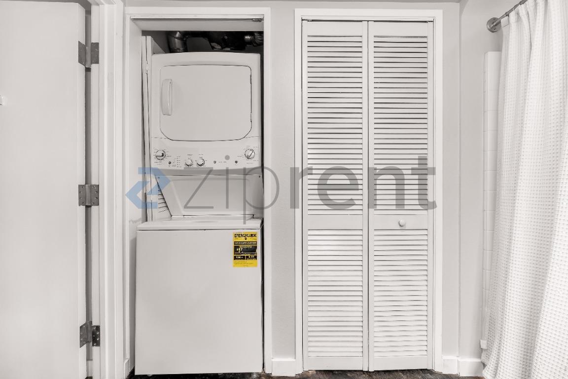 Building Photo - Unit 110