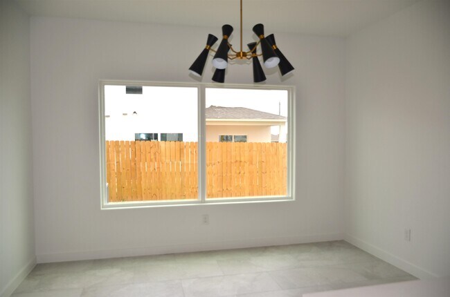 Building Photo - 1027 Birch Loop