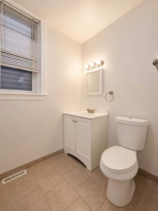 Building Photo - 128 Shawmut St