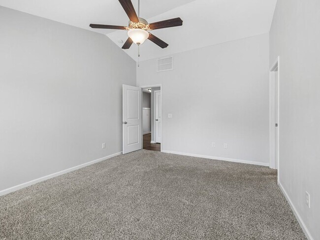 Building Photo - Stylish 3BR/2BA Home with Bonus Room in Gr...