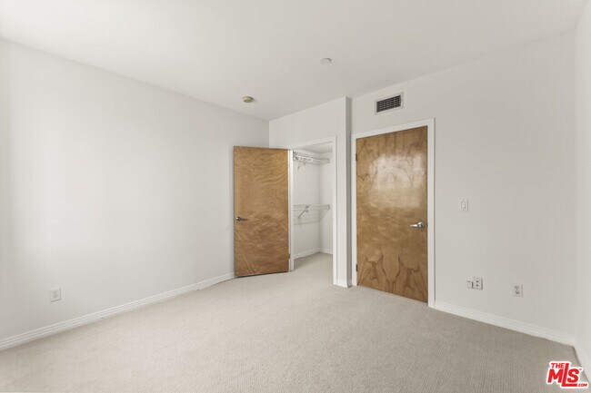 Building Photo - 171 N Church Ln