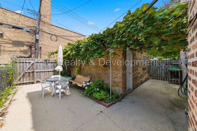 Building Photo - 3938 N Lockwood Ave