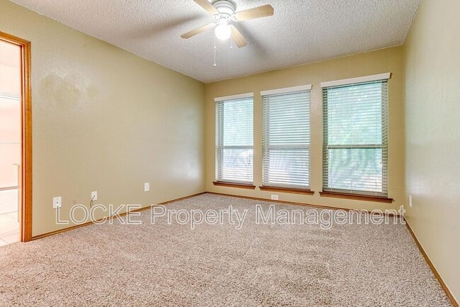 Building Photo - 6428 Lago Vista Dr