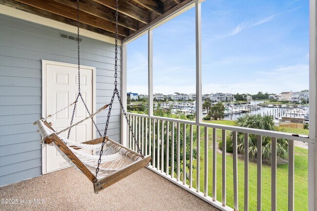 Primary Photo - 2555 St James Dr SE