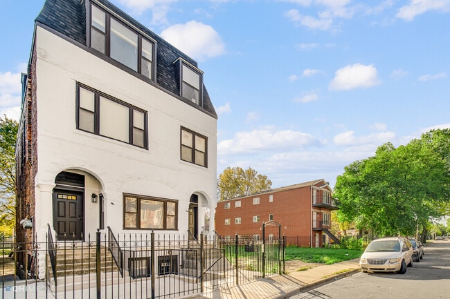 Primary Photo - 2735 W Polk St