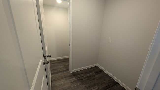 Building Photo - 411 Sandall St