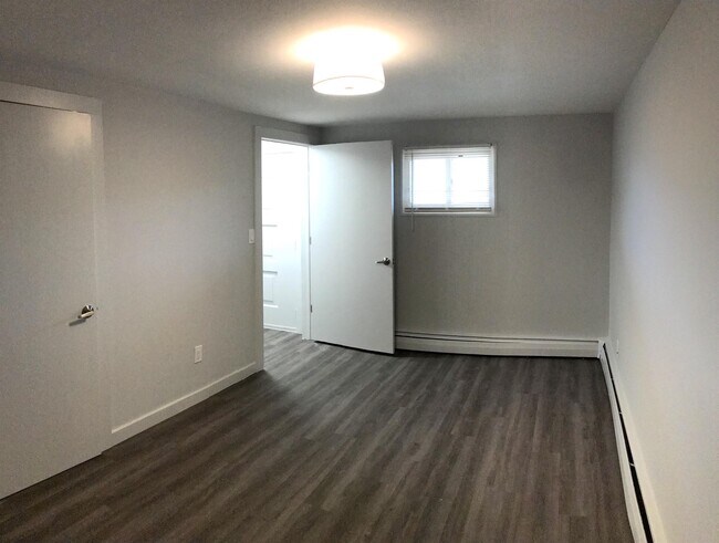 Building Photo - 511 Lake Terrace