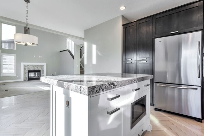 Building Photo - Unique 2 Story Home w attached 2 car