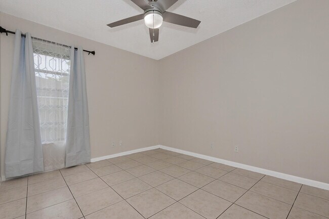 Building Photo - 2831 NW 51st Terrace